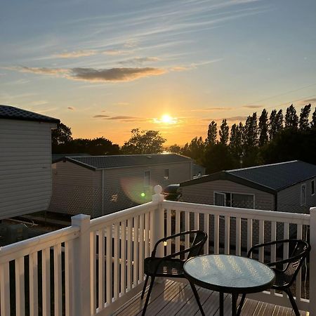 Escape City Caravan Lytchett Minster Extérieur photo